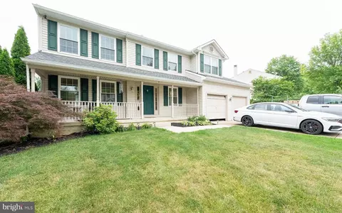 7 Mohr Rd, Burlington, NJ 08016