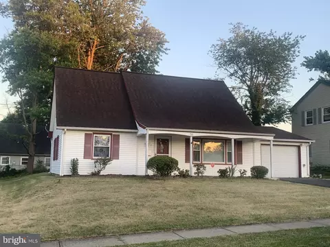 30 Middleton Ln, Willingboro, NJ 08046