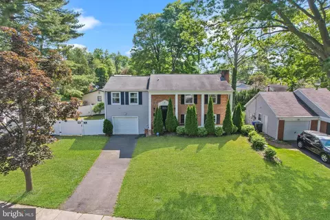 31 Newport Ln, Willingboro, NJ 08046