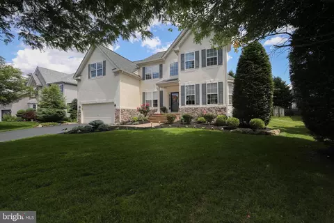 9 Dorchester Ln, Moorestown, NJ 08057