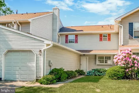 3 Hanover Ct, Bordentown, NJ 08505