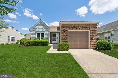 411 Aster Pl, Mount Laurel, NJ 08054