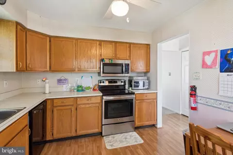 Kitchen - 411 Aster Pl, Mount Laurel, NJ 08054 photo 2 of 2
