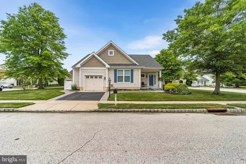 22 Tulip Ct, Marlton, NJ 08053