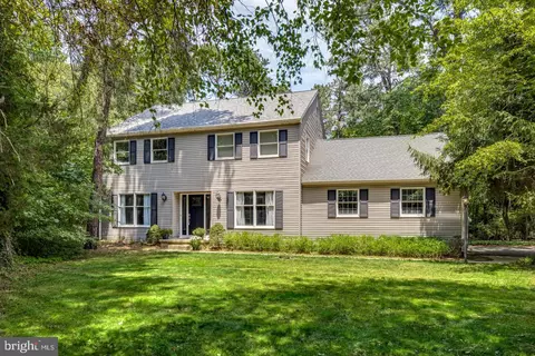 5 Arthur Ct, Medford, NJ 08055