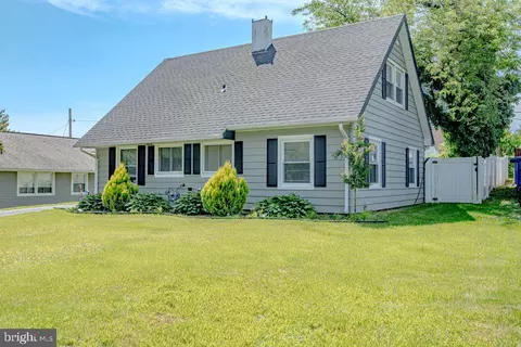 18 Montclair Ln, Willingboro, NJ 08046