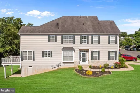 60 Stern Light Dr, Mount Laurel, NJ 08054