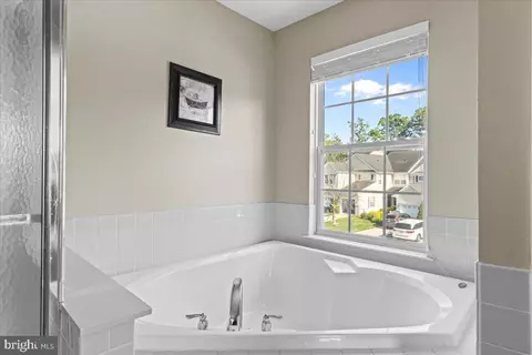 Bath - 60 Stern Light Dr, Mount Laurel, NJ 08054 photo 2 of 3