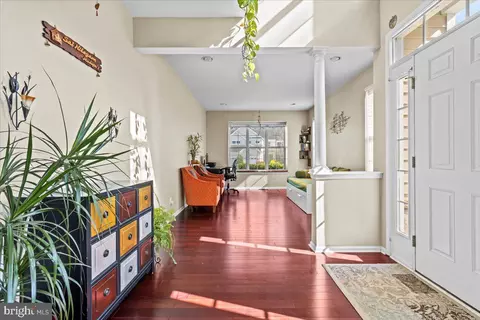 Entry Way - 60 Stern Light Dr, Mount Laurel, NJ 08054 photo 2 of 5
