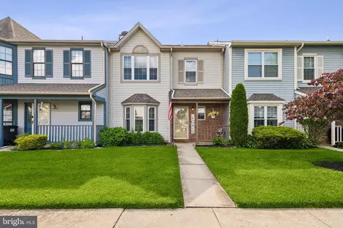 112 Crown Prince Dr, Marlton, NJ 08053