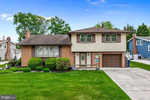 127 Brentwood Dr, Mount Laurel, NJ 08054