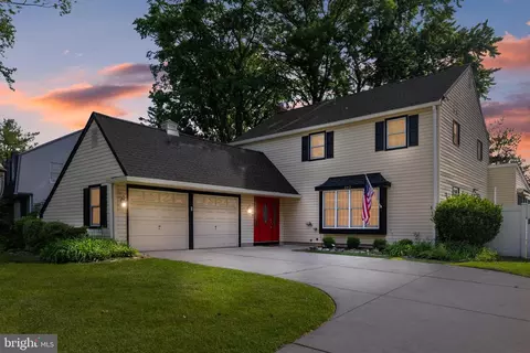 242 Southview Dr, Delran, NJ 08075