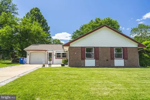 61 Pennant Ln, Willingboro, NJ 08046