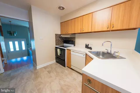 Entry Way - 36 Cornell Dr, Delran, NJ 08075 photo 1 of 2