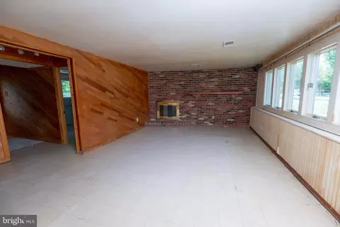 Living - 36 Cornell Dr, Delran, NJ 08075 photo 2 of 2