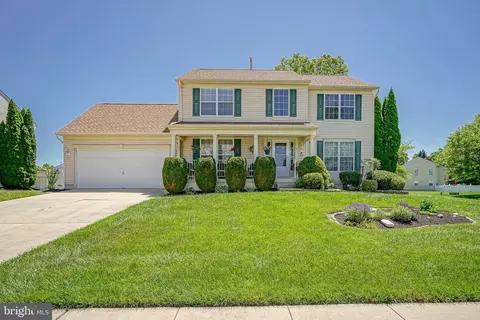 2 Braxton Ln, Burlington, NJ 08016