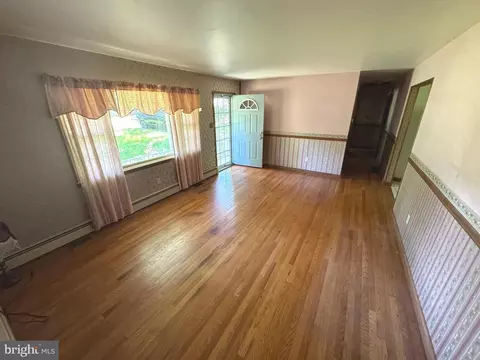 Living - 81 Streeker, Wrightstown, NJ 08562 photo 2 of 3