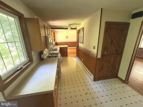 Entry Way - 81 Streeker, Wrightstown, NJ 08562 photo 3 of 3