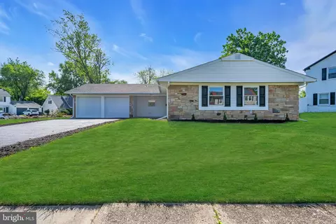 50 Gamewell Ln, Willingboro, NJ 08046