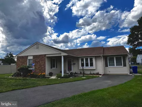 805 Neptune Ave, Burlington, NJ 08016