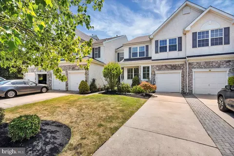 21 Chapel Hill Rd, Mount Laurel, NJ 08054