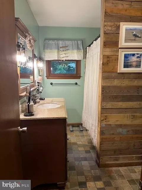 Bath - 197 Schoolhouse Rd, Wrightstown, NJ 08562 photo 1 of 4