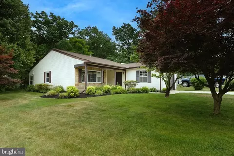52 Huntington Dr, Southampton, NJ 08088