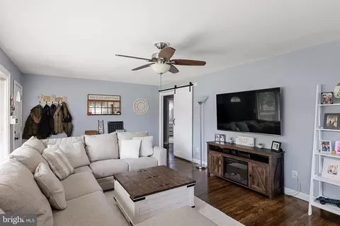 Entry Way - 210 Jan Dr, Cinnaminson, NJ 08077 photo 1 of 1