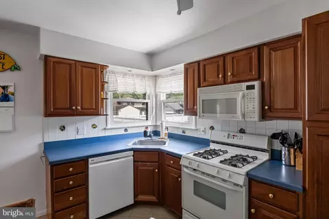 Kitchen - 210 Jan Dr, Cinnaminson, NJ 08077 photo 2 of 3