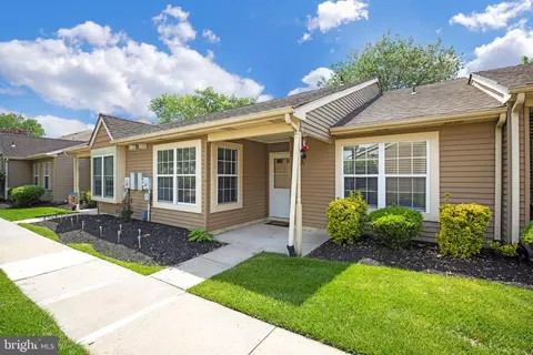 4003 Adelaide Dr, Mount Laurel, NJ 08054