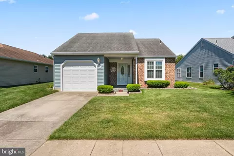 9 White Stone Ct, Mount Laurel, NJ 08054