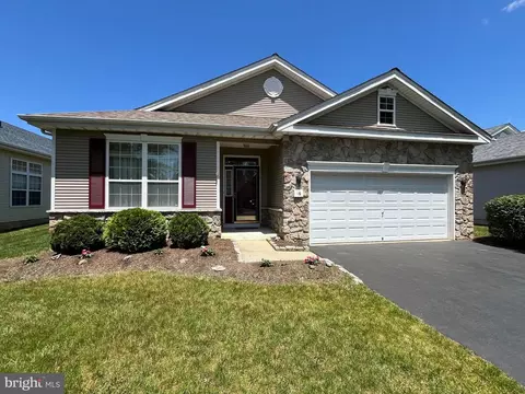 16 Ellington Dr, Columbus, NJ 08022