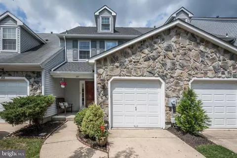 207 Hazelwood Ln, Marlton, NJ 08053