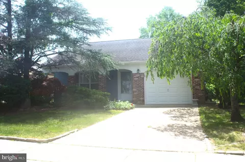 29 Cotherstone Dr, Southampton, NJ 08088