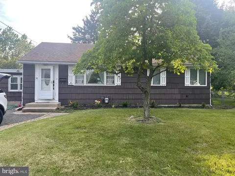 7 Glenside Ave, Burlington, NJ 08016