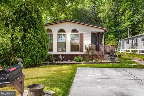 504 Raccoon Ln, Mount Laurel, NJ 08054