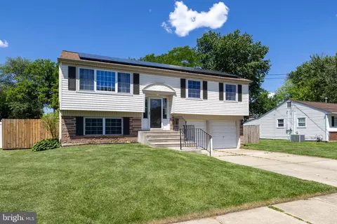 21 Lanfair Rd, Marlton, NJ 08053