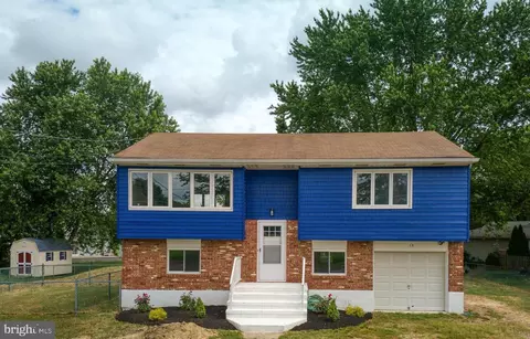15 Hockamick Rd, Cookstown, NJ 08511