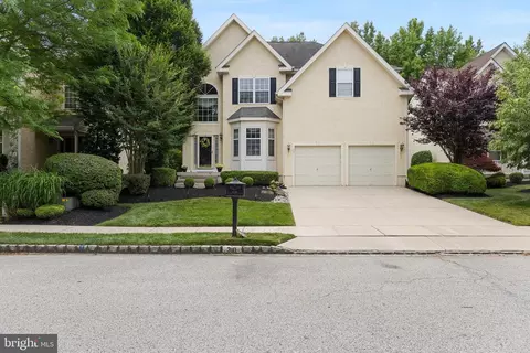 30 Wood View Dr, Mount Laurel, NJ 08054