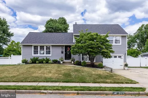 217 Sharrow Vale Rd, Delran, NJ 08075