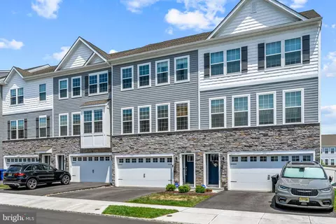 16 Cardinal Way, Mount Laurel, NJ 08054