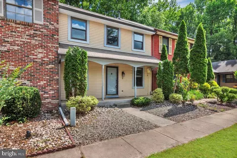 2 Meadowside Ct, Medford, NJ 08055