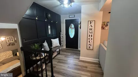 Entry Way - 239 Split Rail Ct, Delran, NJ 08075 photo 18 of 23