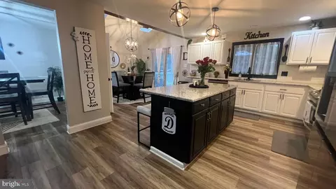 Entry Way - 239 Split Rail Ct, Delran, NJ 08075 photo 6 of 23