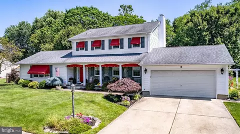 5 Princeton Dr, Bordentown, NJ 08505