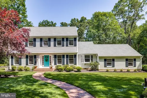 7 Wakefield Dr, Medford, NJ 08055