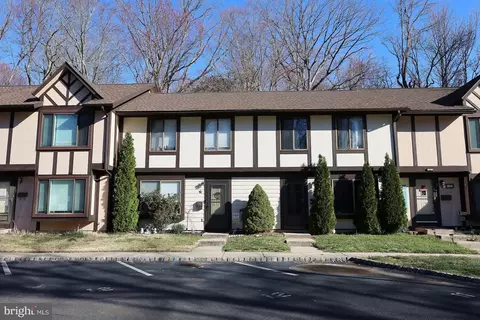 11 Sycamore Ct, Lumberton, NJ 08048