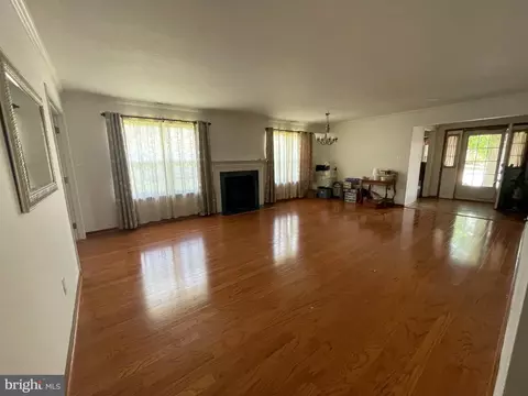 Living - 6 Witherod Ct, Mount Laurel, NJ 08054 photo 2 of 3