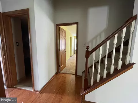 Entry Way - 6 Witherod Ct, Mount Laurel, NJ 08054 photo 2 of 3