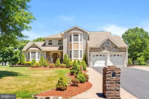 7 Quail Dr, Beverly, NJ 08010